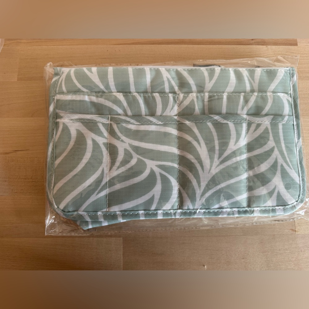 Stylish Green and White Purse Organizer
